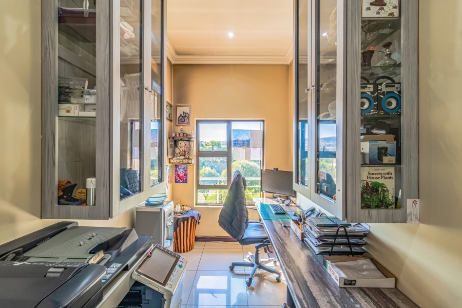 4 Bedroom Property for Sale in Aspen Hills Gauteng