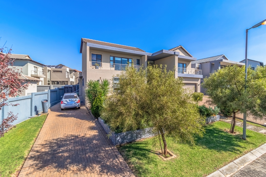 4 Bedroom Property for Sale in Aspen Hills Gauteng