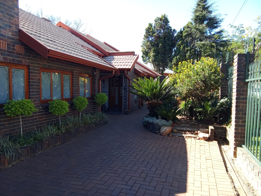 4 Bedroom Property for Sale in Wilro Park Gauteng