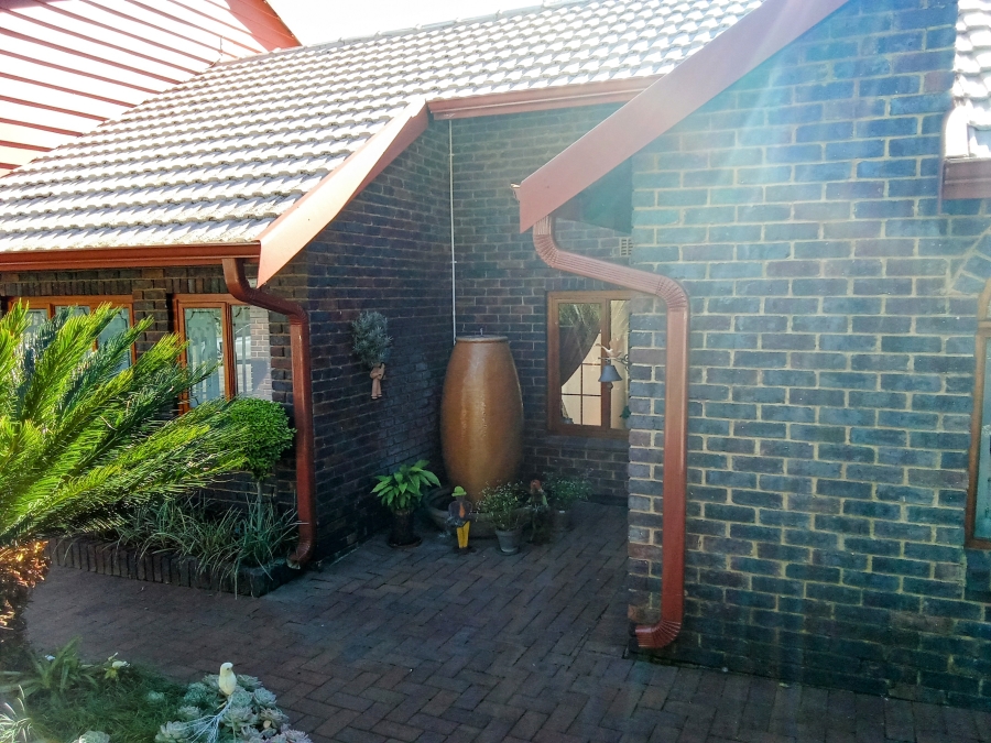 4 Bedroom Property for Sale in Wilro Park Gauteng