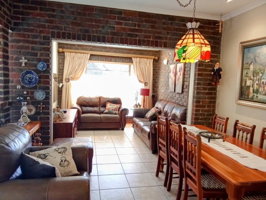 4 Bedroom Property for Sale in Wilro Park Gauteng