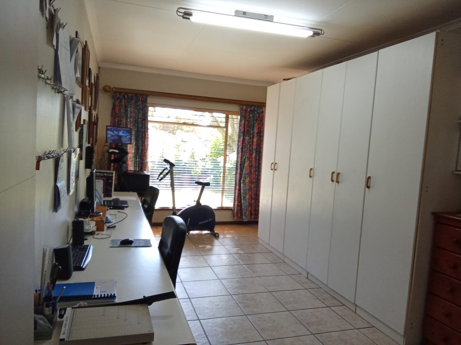 4 Bedroom Property for Sale in Wilro Park Gauteng