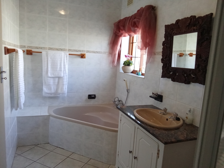 4 Bedroom Property for Sale in Wilro Park Gauteng