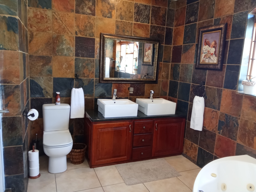 4 Bedroom Property for Sale in Wilro Park Gauteng
