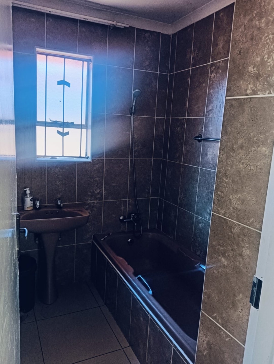 3 Bedroom Property for Sale in Bekkersdal Gauteng