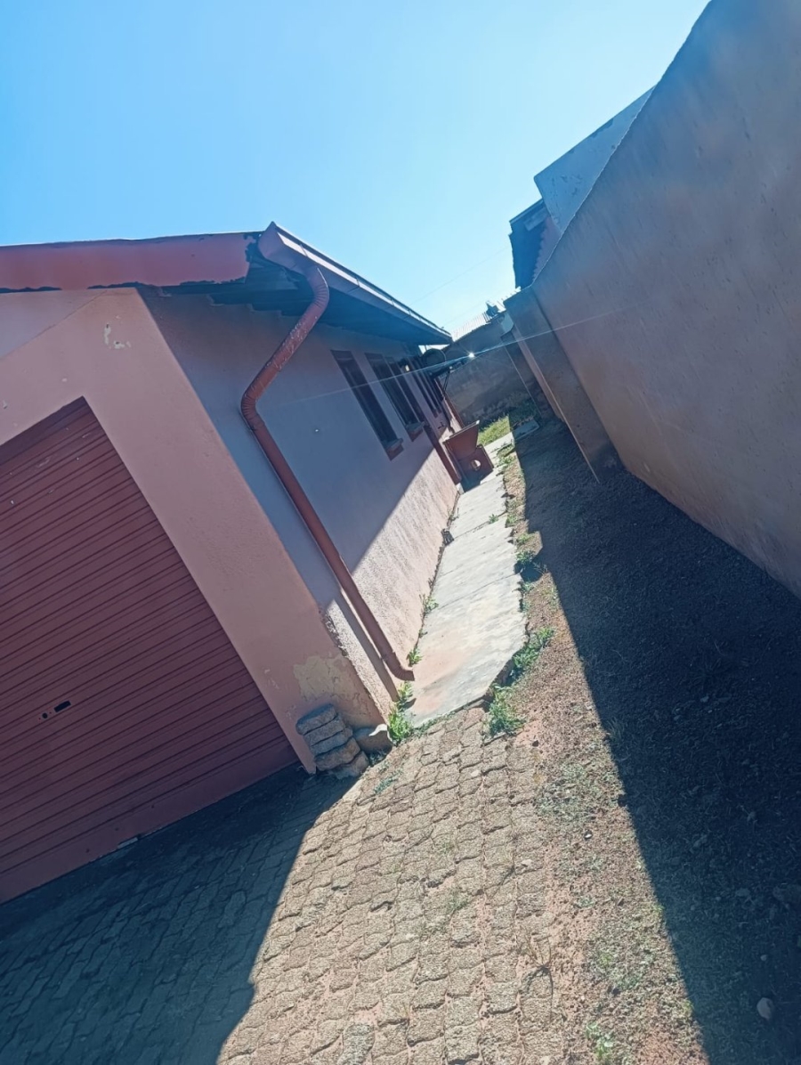 3 Bedroom Property for Sale in Bekkersdal Gauteng