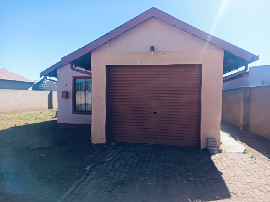 3 Bedroom Property for Sale in Bekkersdal Gauteng