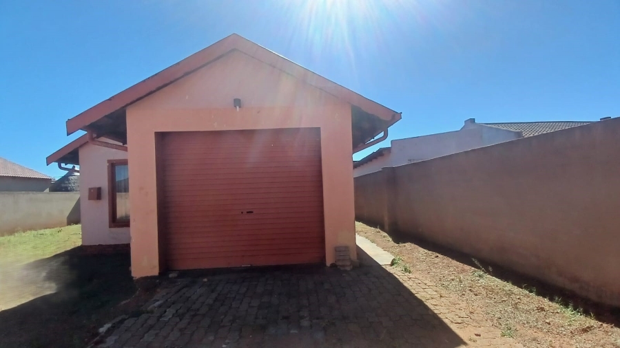 3 Bedroom Property for Sale in Bekkersdal Gauteng