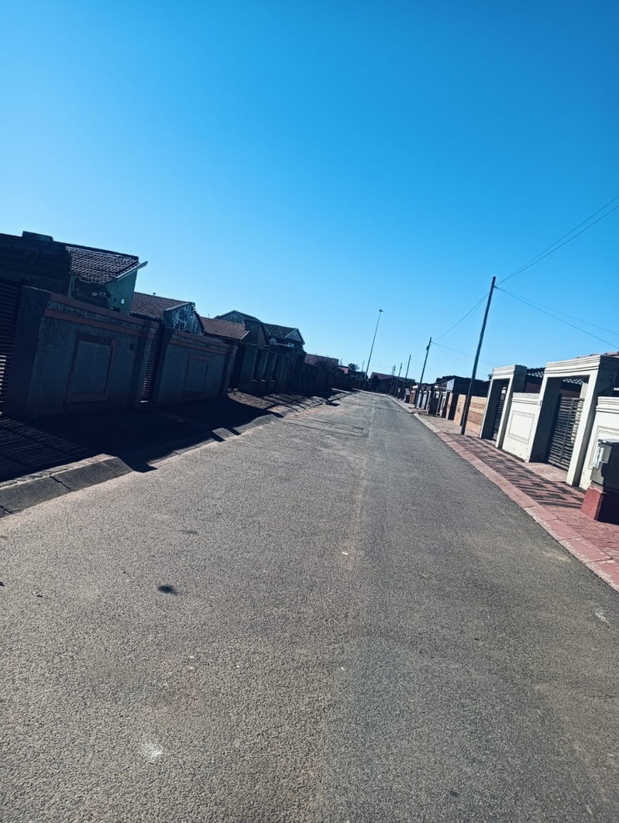 3 Bedroom Property for Sale in Bekkersdal Gauteng
