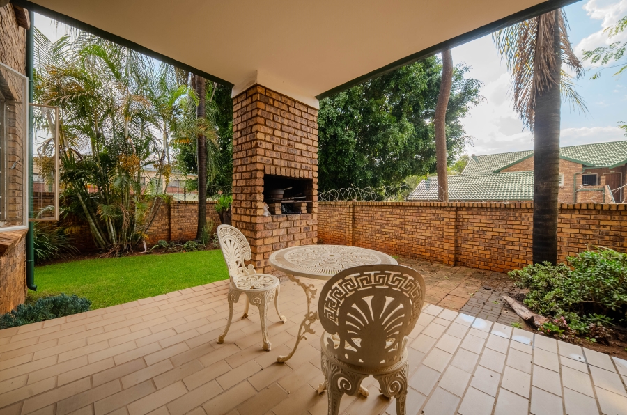 2 Bedroom Property for Sale in Faerie Glen Gauteng