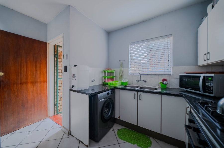 2 Bedroom Property for Sale in Faerie Glen Gauteng
