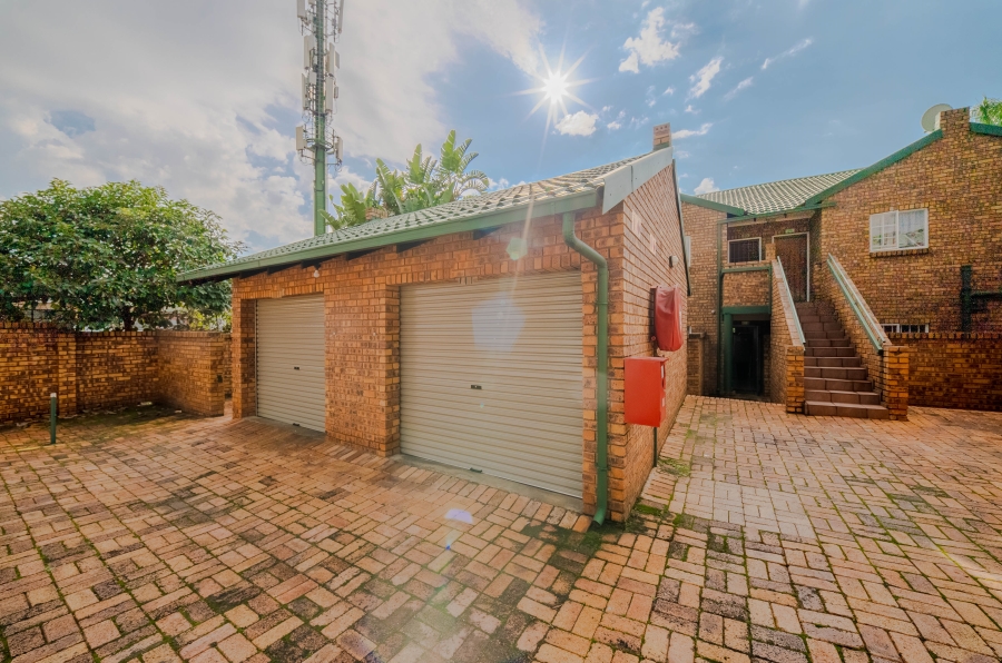 2 Bedroom Property for Sale in Faerie Glen Gauteng