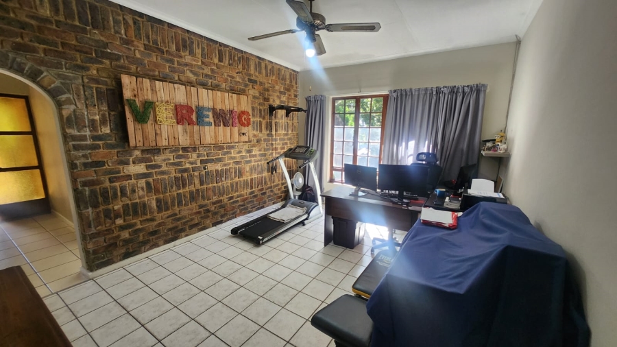 3 Bedroom Property for Sale in Hennopspark Gauteng