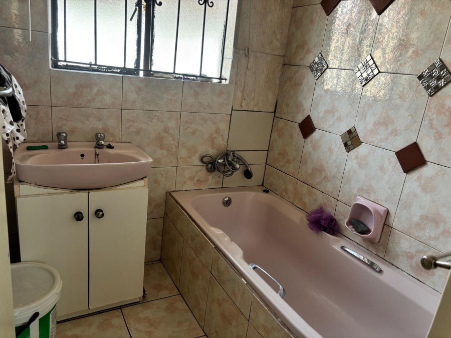 3 Bedroom Property for Sale in Dobsonville Gardens Gauteng