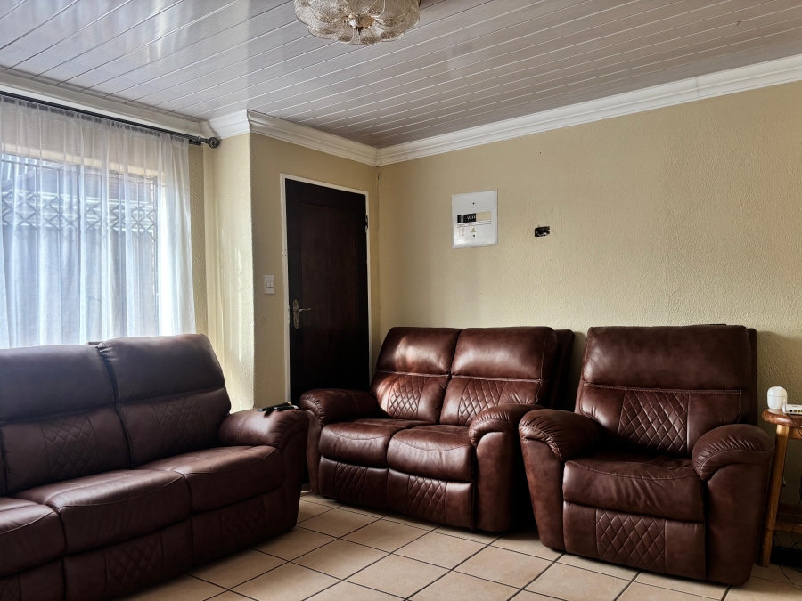 3 Bedroom Property for Sale in Dobsonville Gardens Gauteng
