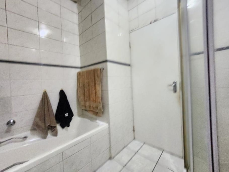 2 Bedroom Property for Sale in New Redruth Gauteng