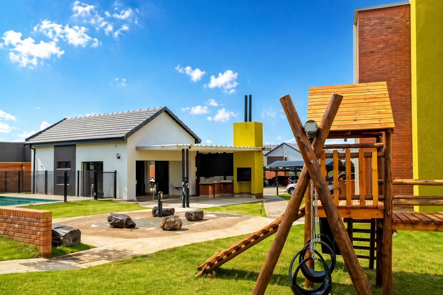 2 Bedroom Property for Sale in Rooihuiskraal North Gauteng