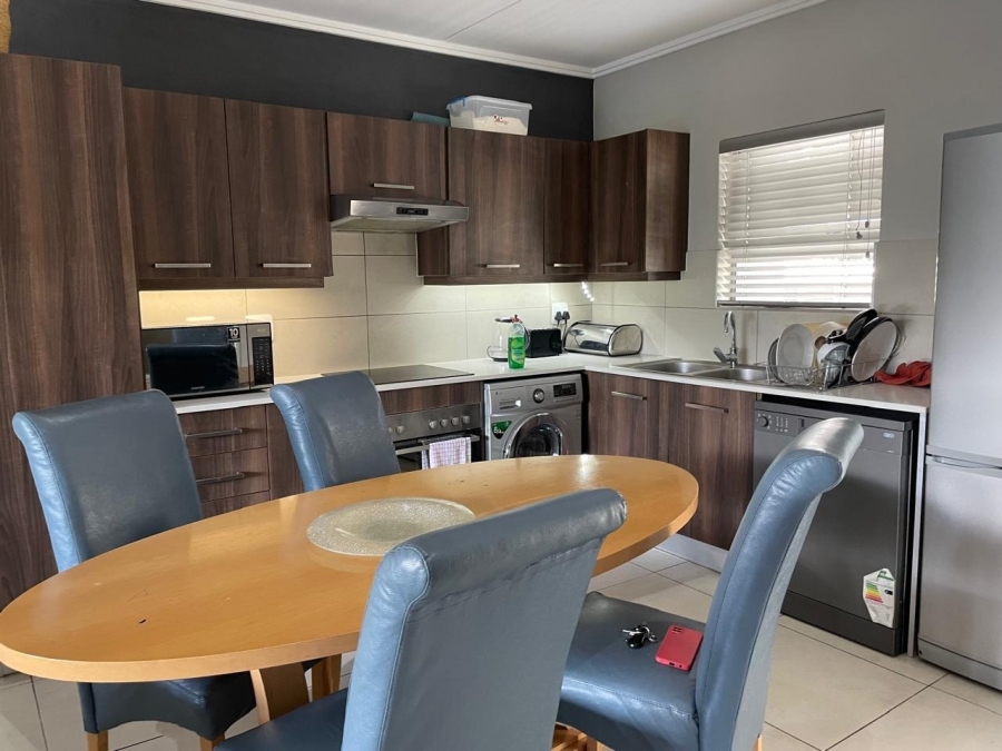 To Let 2 Bedroom Property for Rent in Sandown Gauteng