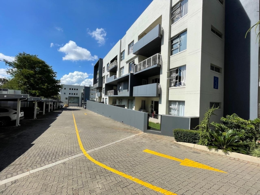 To Let 2 Bedroom Property for Rent in Sandown Gauteng