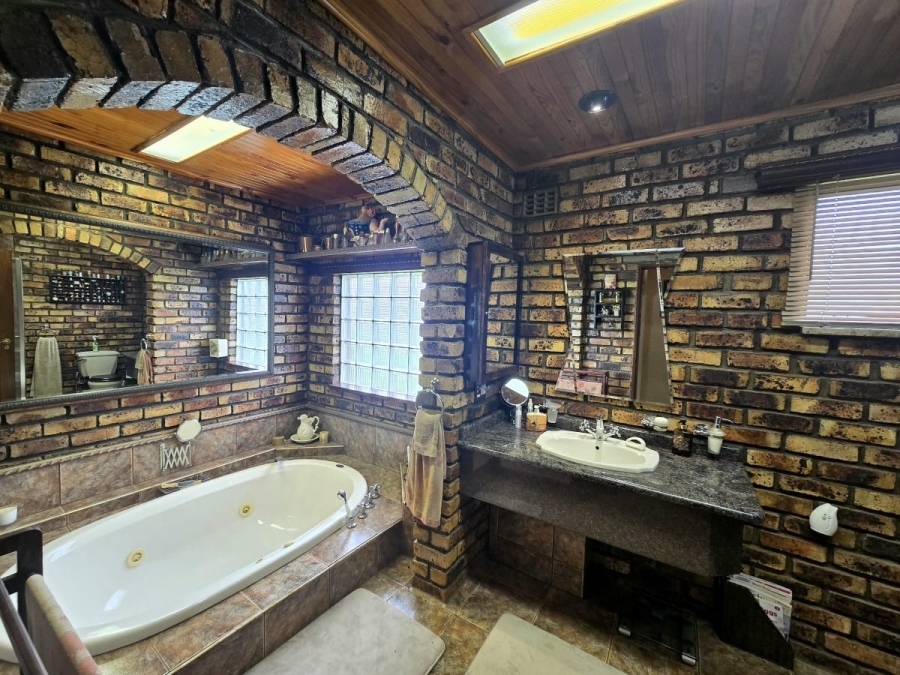 4 Bedroom Property for Sale in Homestead Apple Orchards Gauteng