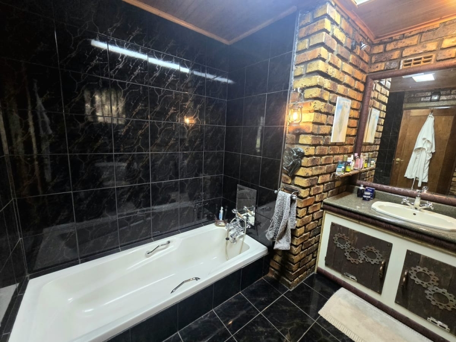 4 Bedroom Property for Sale in Homestead Apple Orchards Gauteng