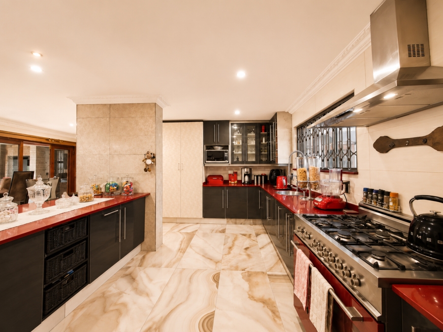 7 Bedroom Property for Sale in Raslouw Gauteng