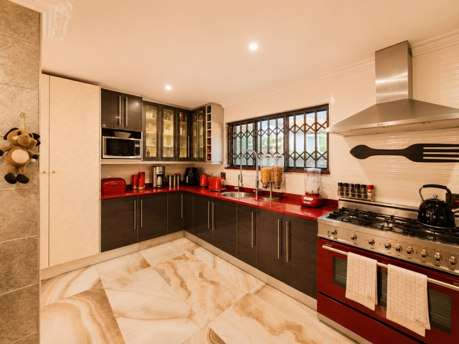 7 Bedroom Property for Sale in Raslouw Gauteng
