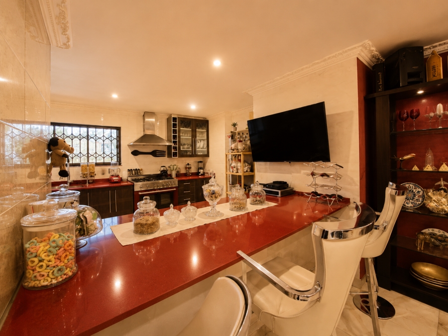 7 Bedroom Property for Sale in Raslouw Gauteng