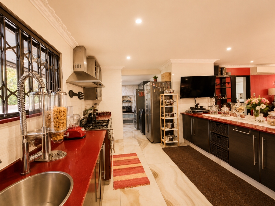 7 Bedroom Property for Sale in Raslouw Gauteng