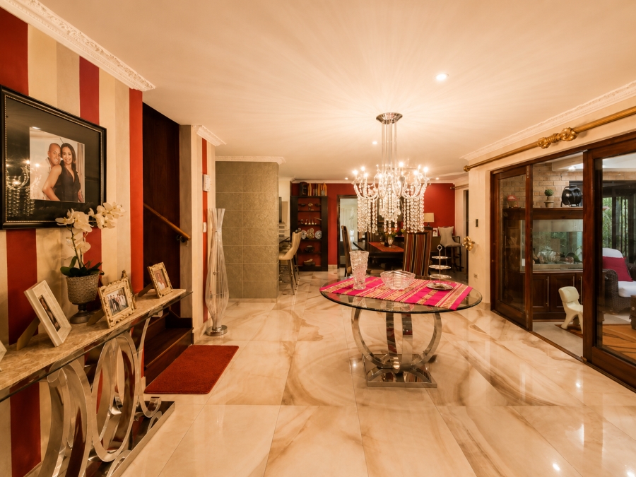 7 Bedroom Property for Sale in Raslouw Gauteng