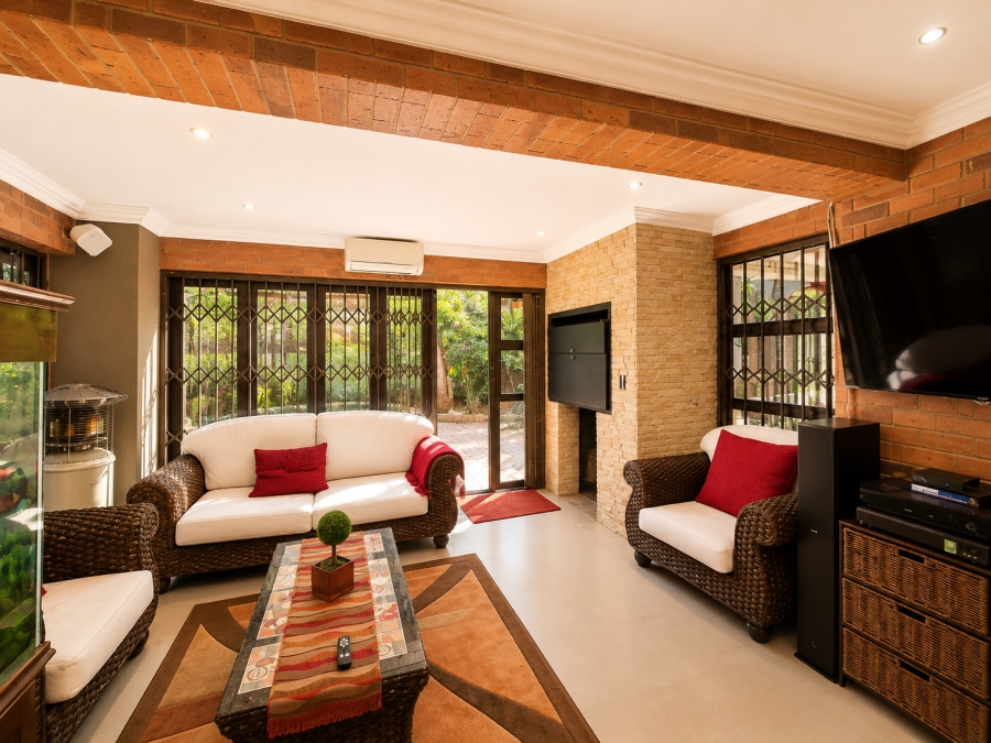 7 Bedroom Property for Sale in Raslouw Gauteng