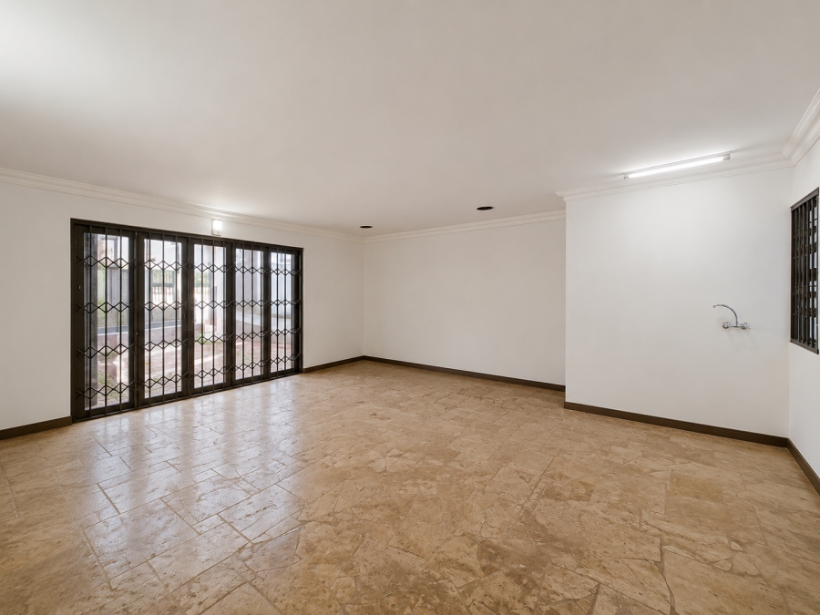 7 Bedroom Property for Sale in Raslouw Gauteng