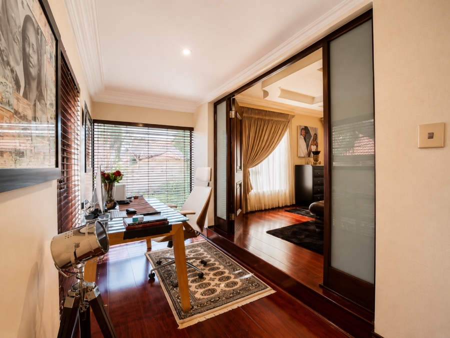 7 Bedroom Property for Sale in Raslouw Gauteng