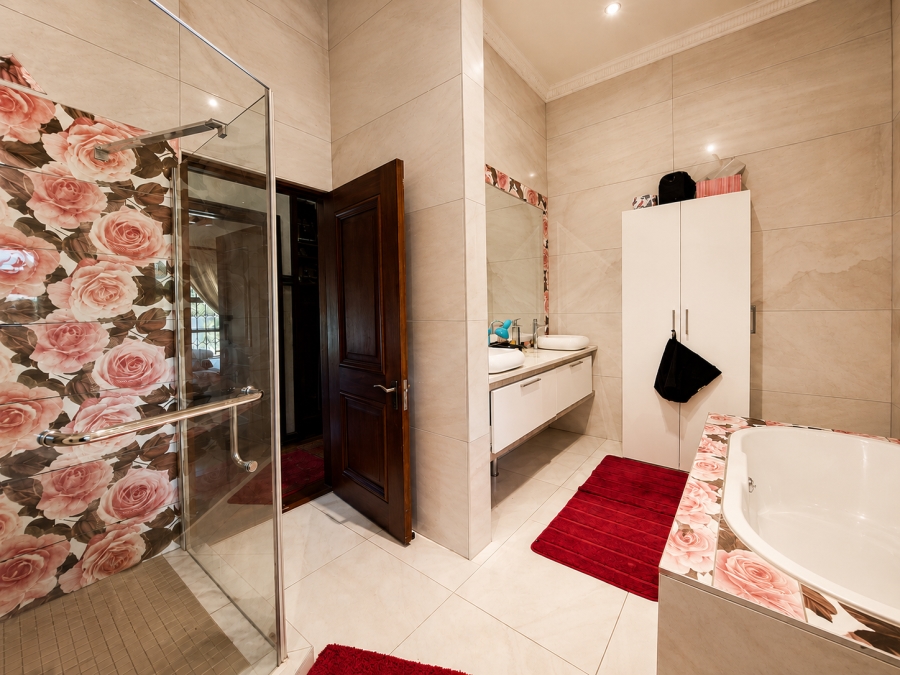 7 Bedroom Property for Sale in Raslouw Gauteng