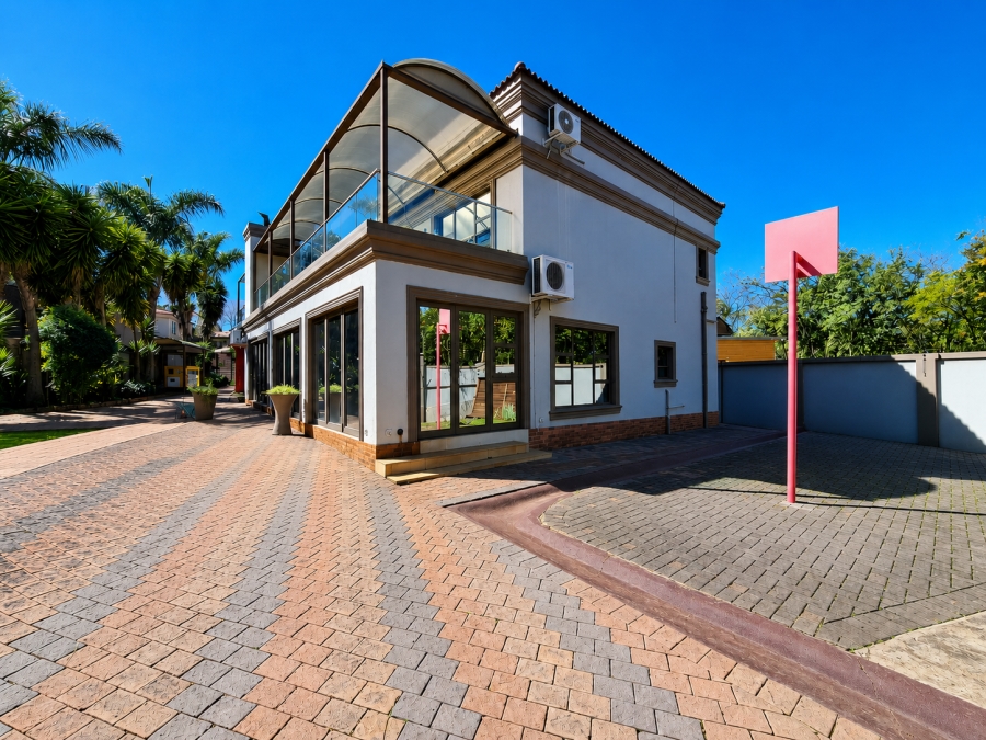 7 Bedroom Property for Sale in Raslouw Gauteng