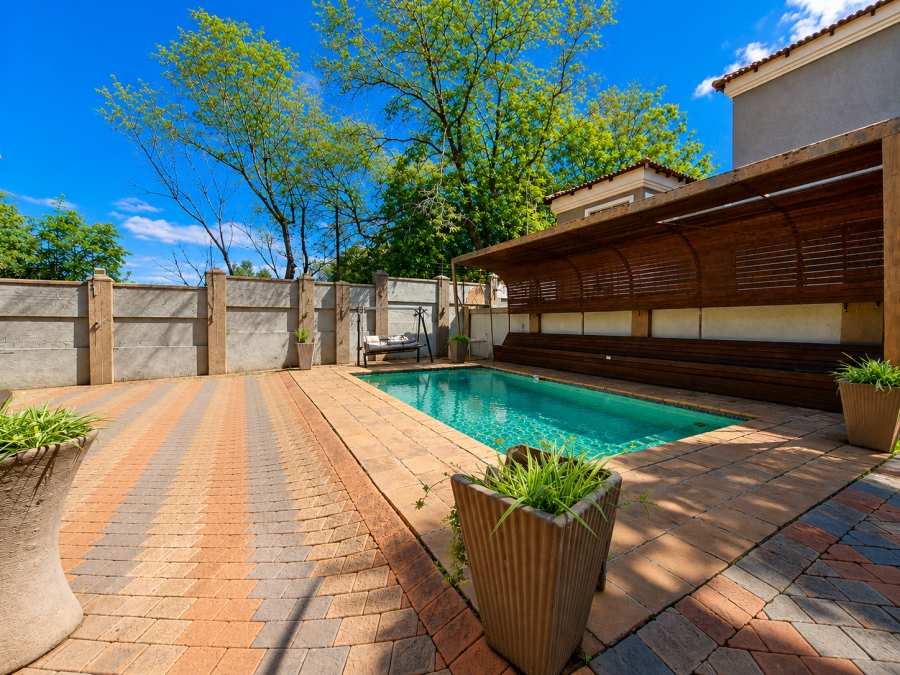 7 Bedroom Property for Sale in Raslouw Gauteng