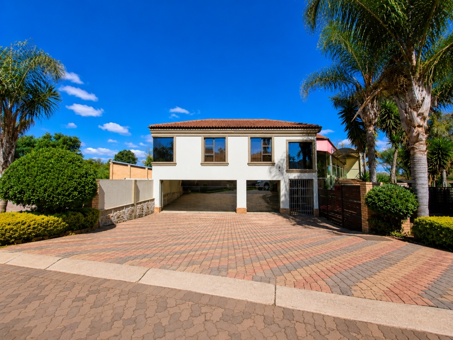 7 Bedroom Property for Sale in Raslouw Gauteng
