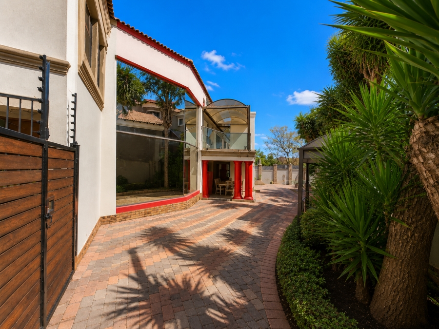 7 Bedroom Property for Sale in Raslouw Gauteng