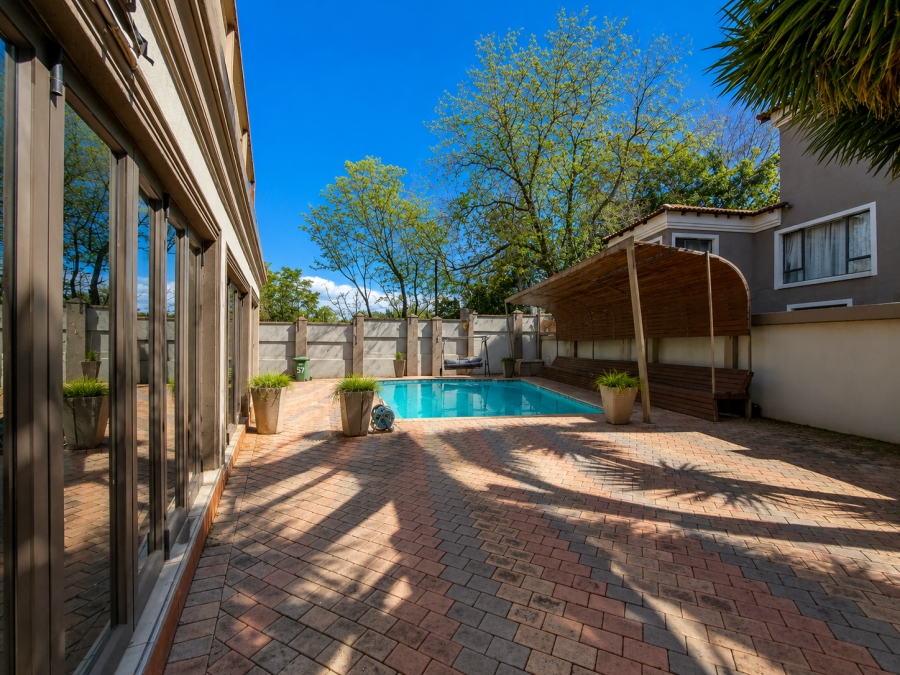 7 Bedroom Property for Sale in Raslouw Gauteng