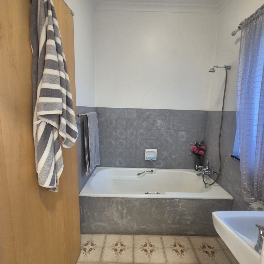 4 Bedroom Property for Sale in Rant En Dal Gauteng