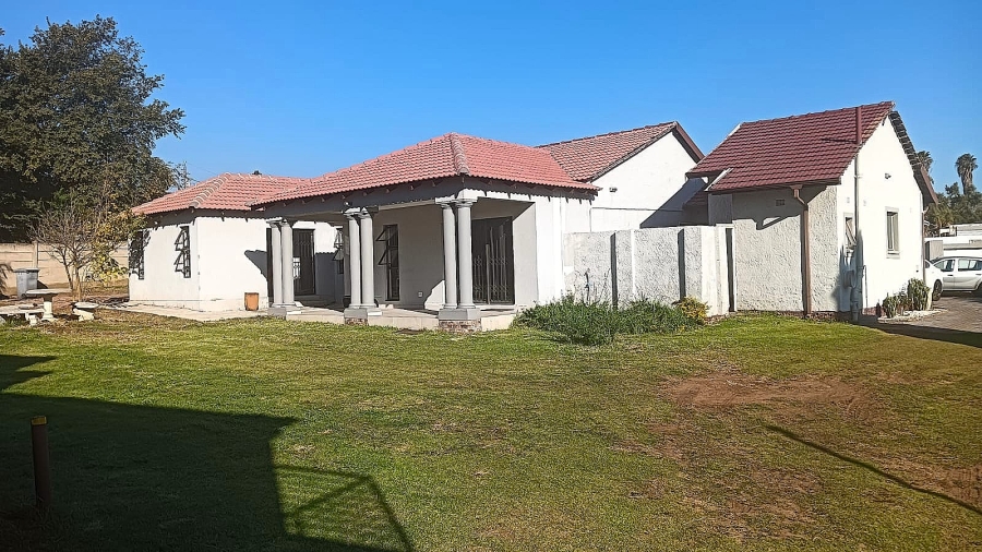 To Let 3 Bedroom Property for Rent in Esther Park Gauteng