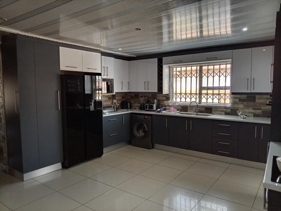 3 Bedroom Property for Sale in Crystal Park Gauteng