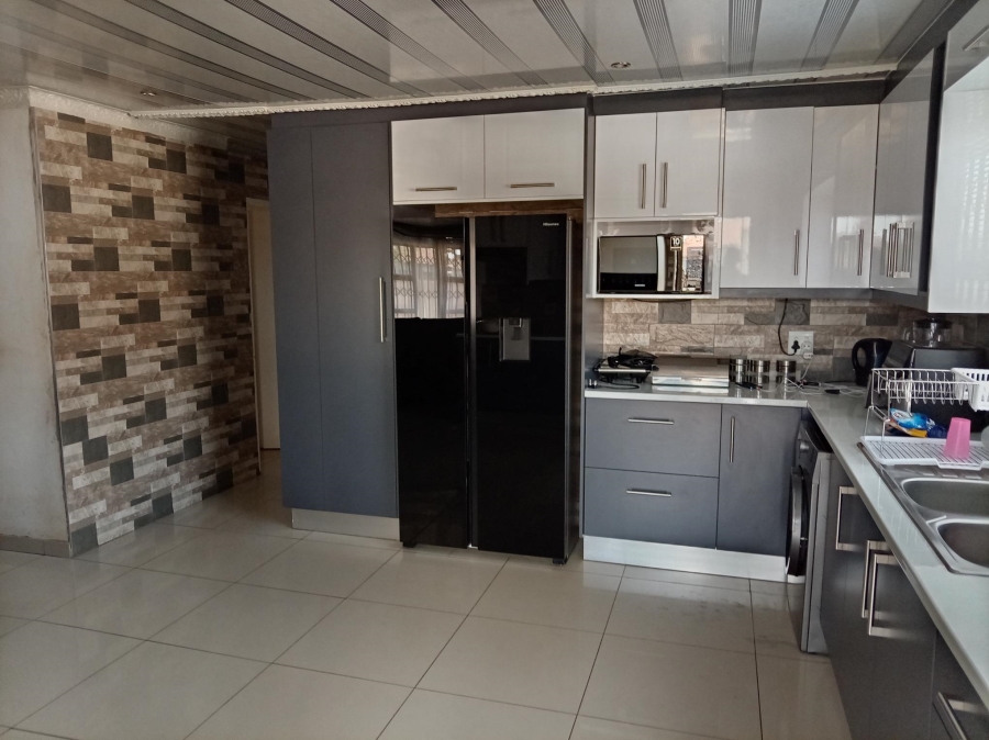 3 Bedroom Property for Sale in Crystal Park Gauteng