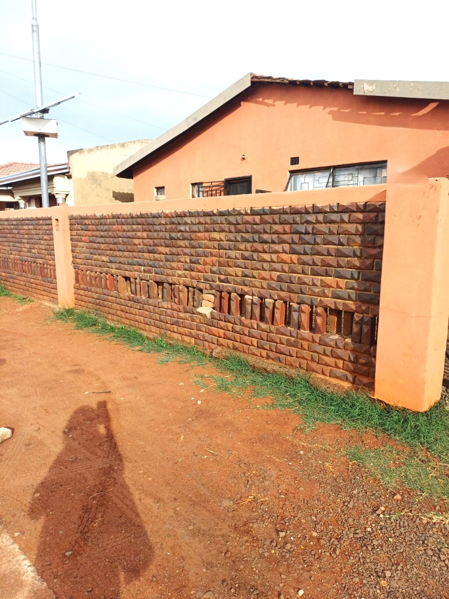 8 Bedroom Property for Sale in Tokoza Gauteng