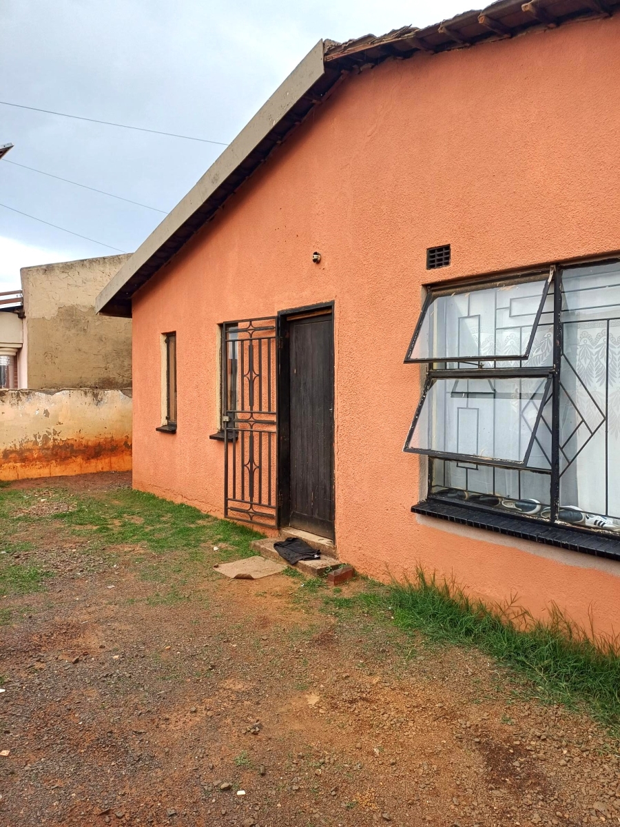 8 Bedroom Property for Sale in Tokoza Gauteng