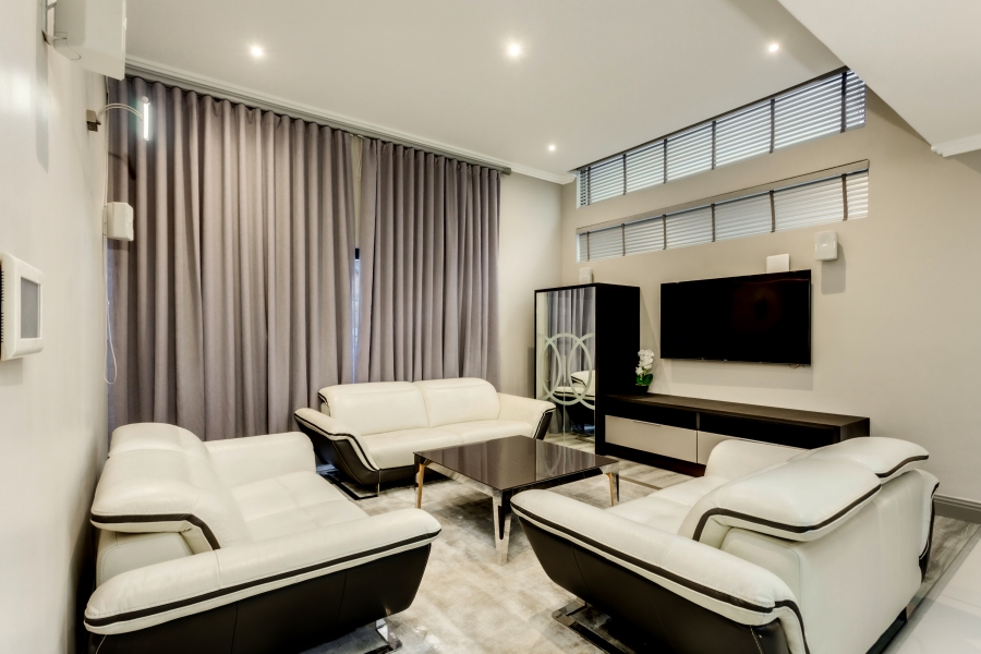 5 Bedroom Property for Sale in Helderfontein Estate Gauteng