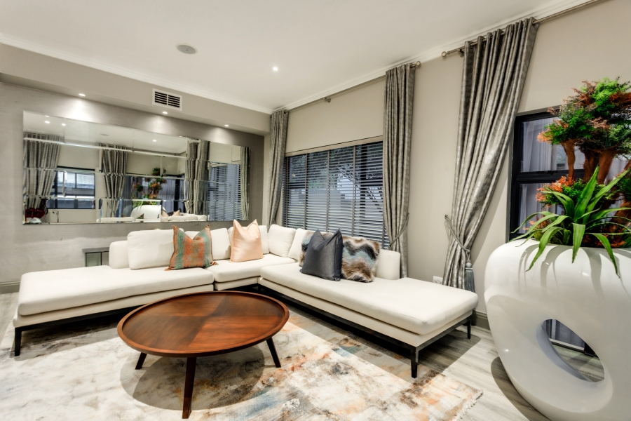 5 Bedroom Property for Sale in Helderfontein Estate Gauteng