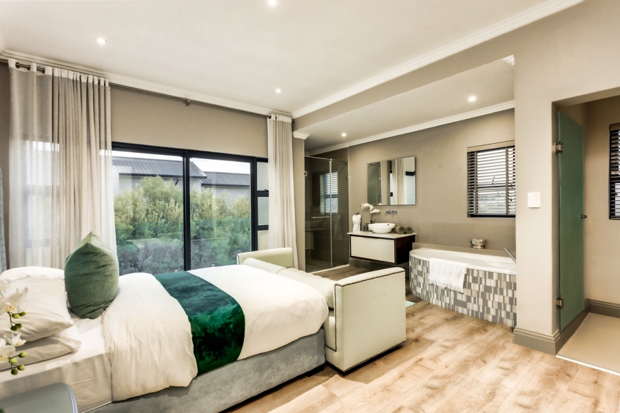 5 Bedroom Property for Sale in Helderfontein Estate Gauteng