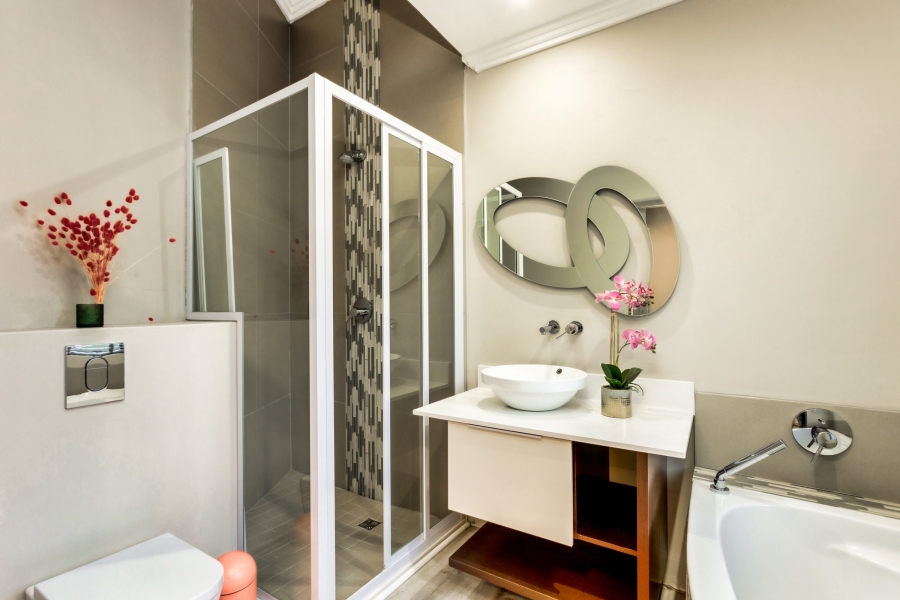 5 Bedroom Property for Sale in Helderfontein Estate Gauteng