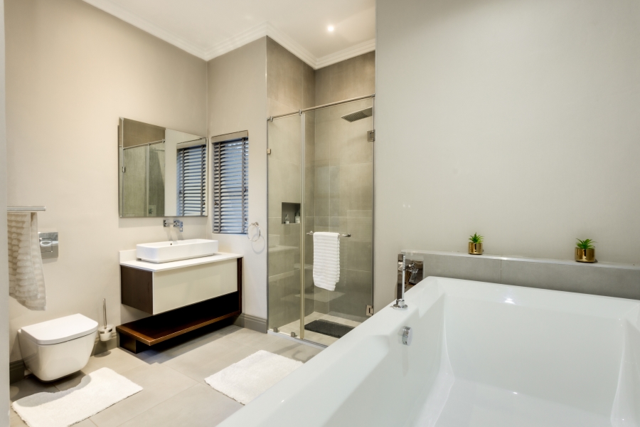 5 Bedroom Property for Sale in Helderfontein Estate Gauteng